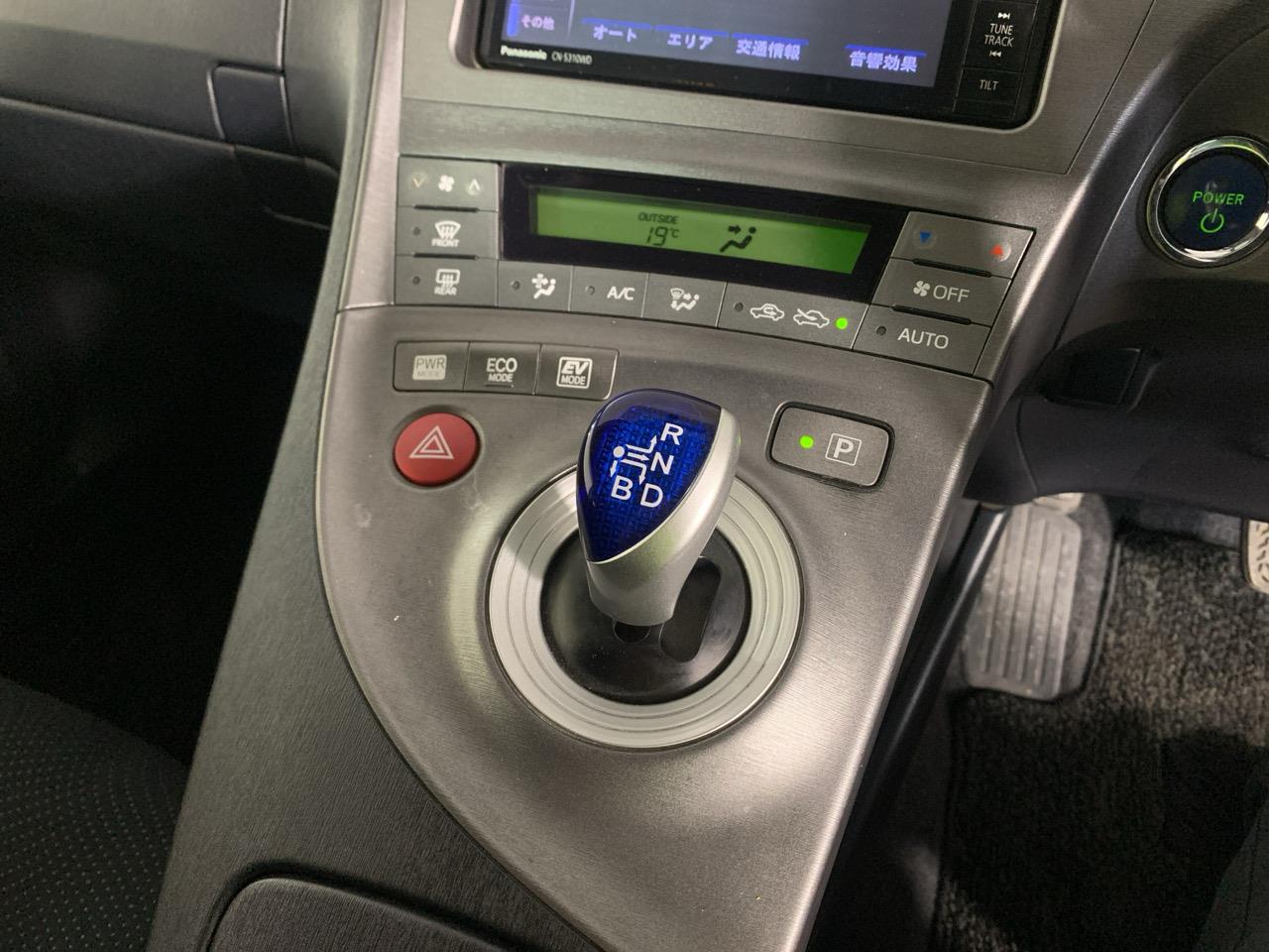 2013 Toyota Prius S Hatchback PUSH BUTTON START + AUTO LIGHTS + REVERSING CAMERA