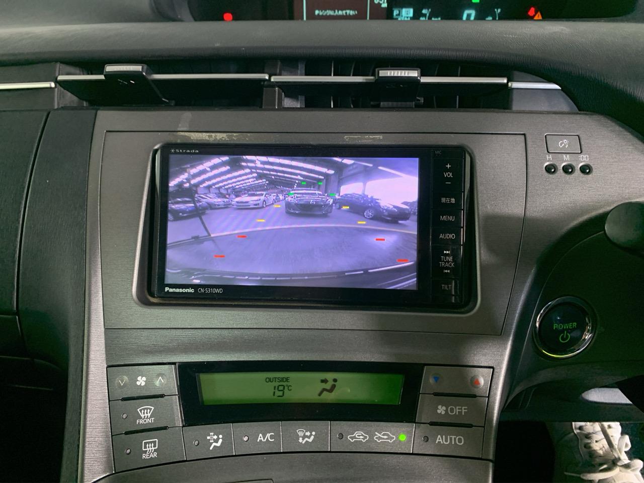 2013 Toyota Prius S Hatchback PUSH BUTTON START + AUTO LIGHTS + REVERSING CAMERA