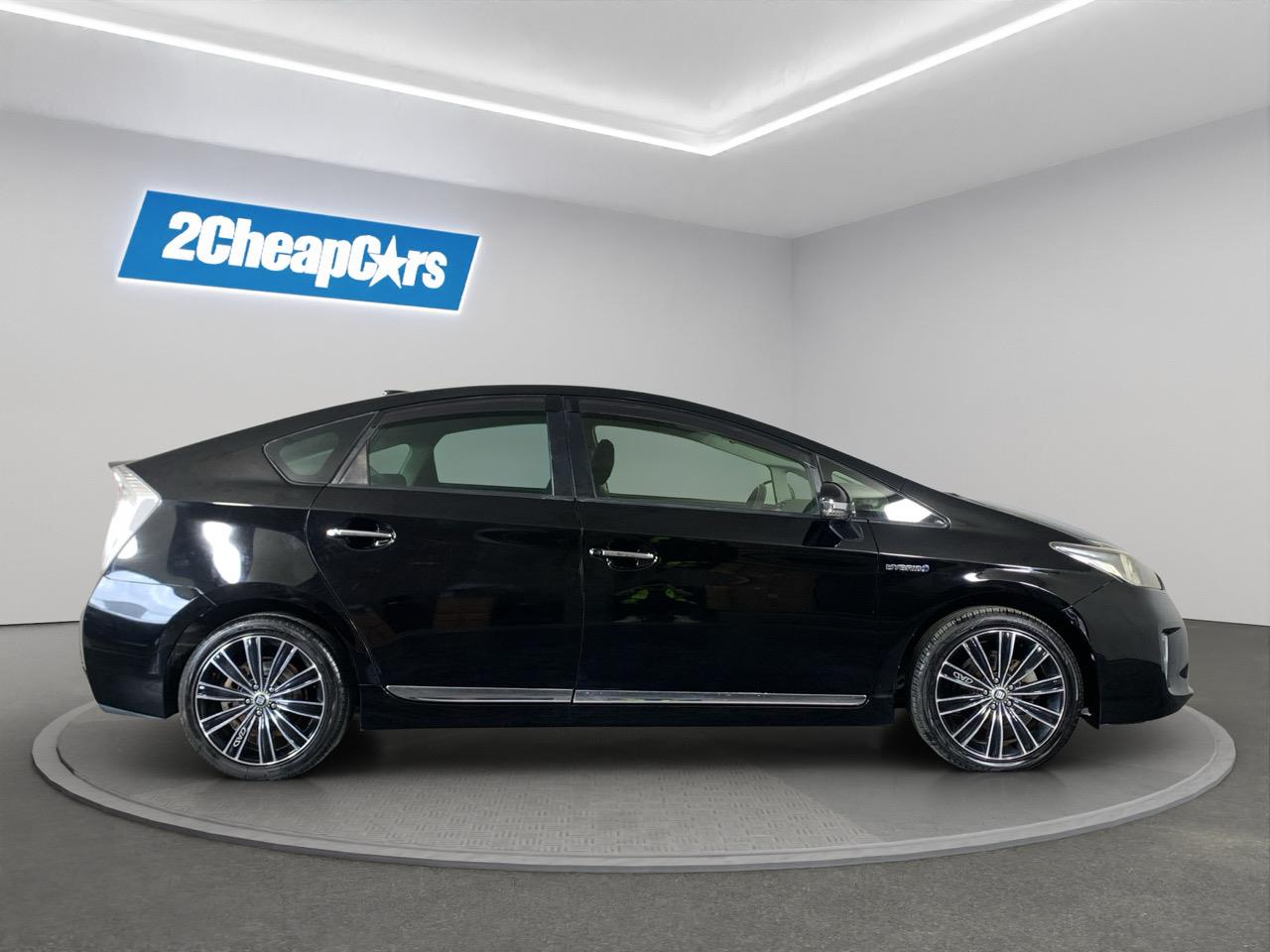 2013 Toyota Prius S Hatchback PUSH BUTTON START + AUTO LIGHTS + REVERSING CAMERA