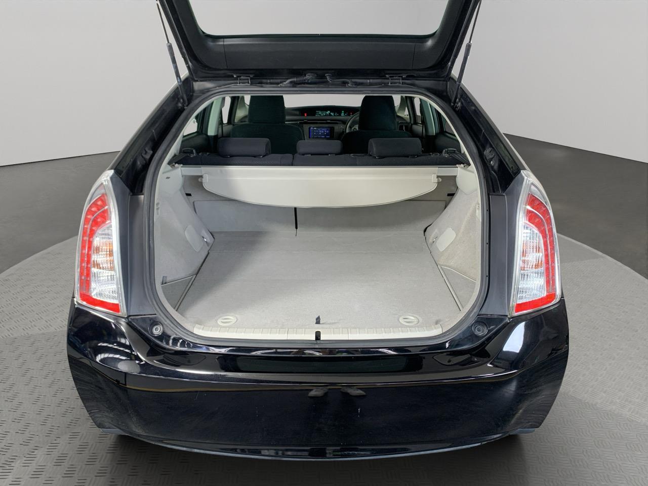 2013 Toyota Prius S Hatchback PUSH BUTTON START + AUTO LIGHTS + REVERSING CAMERA