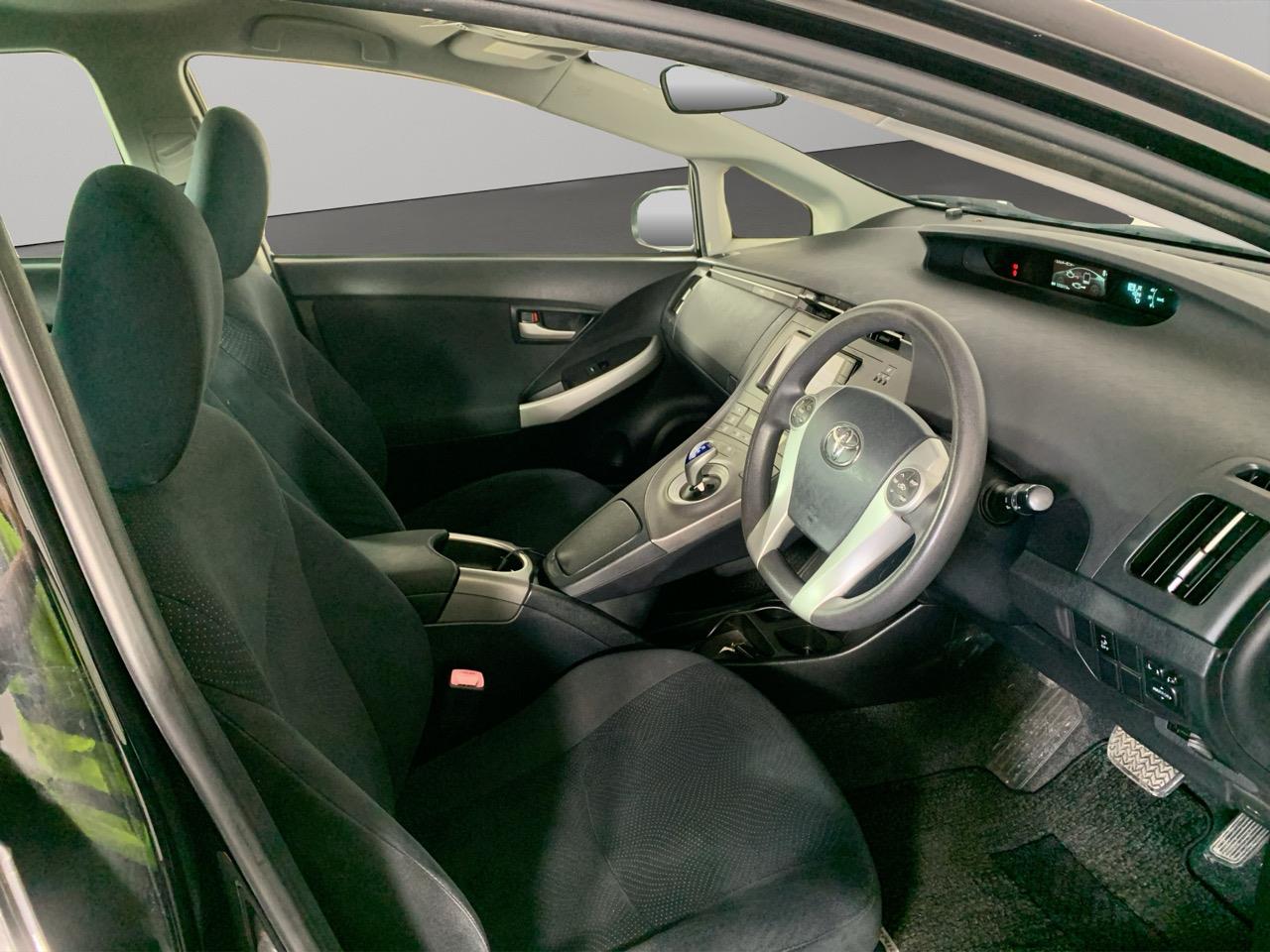 2013 Toyota Prius S Hatchback PUSH BUTTON START + AUTO LIGHTS + REVERSING CAMERA