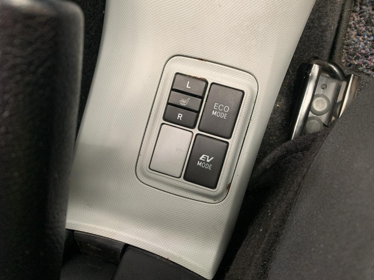 2012 Toyota Aqua S AERO Hatchback HEATED SEATS + PUSH BUTTON START + AUTO LIGHTS