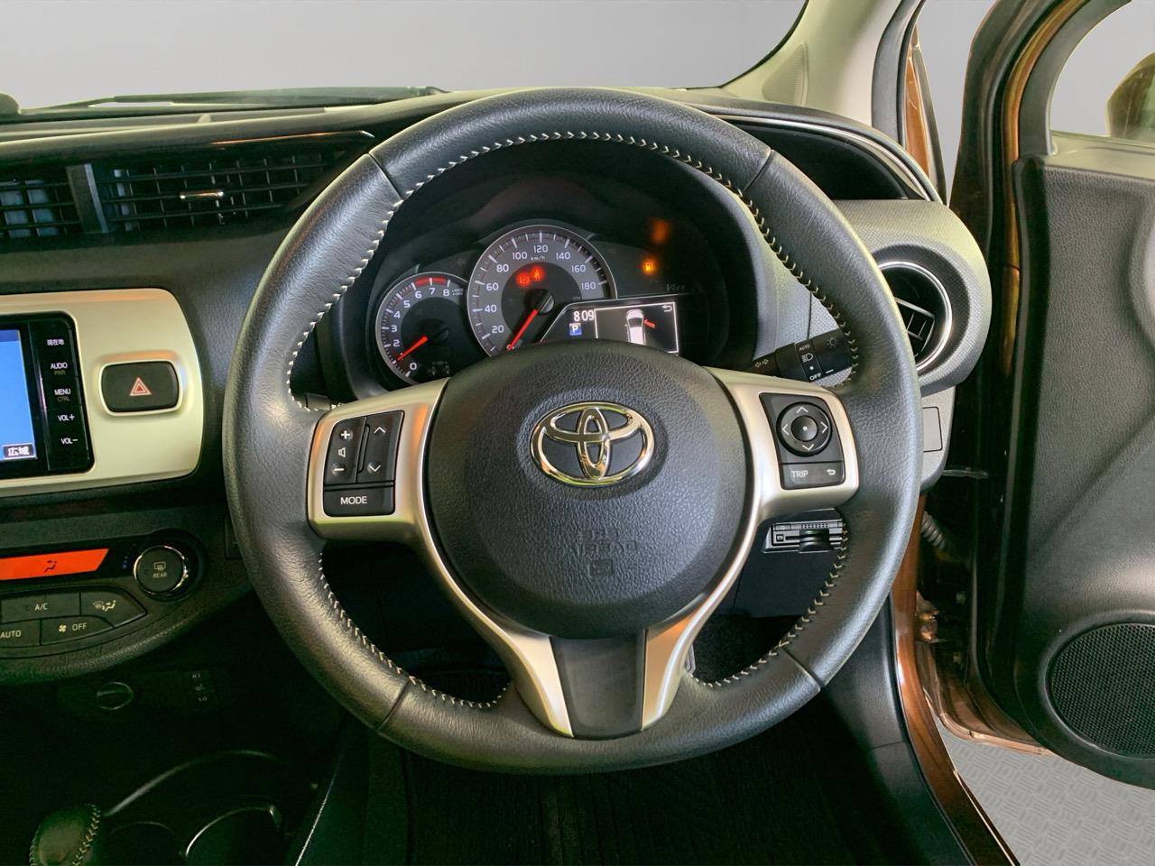 2014 Toyota Vitz U Hatchback LOW KMS + HEATED SEATS + PUSH BUTTON START
