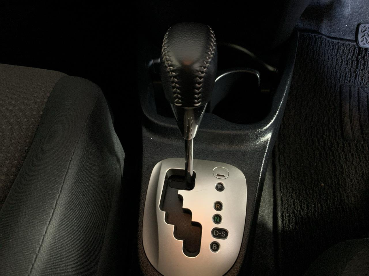 2014 Toyota Vitz U Hatchback LOW KMS + HEATED SEATS + PUSH BUTTON START