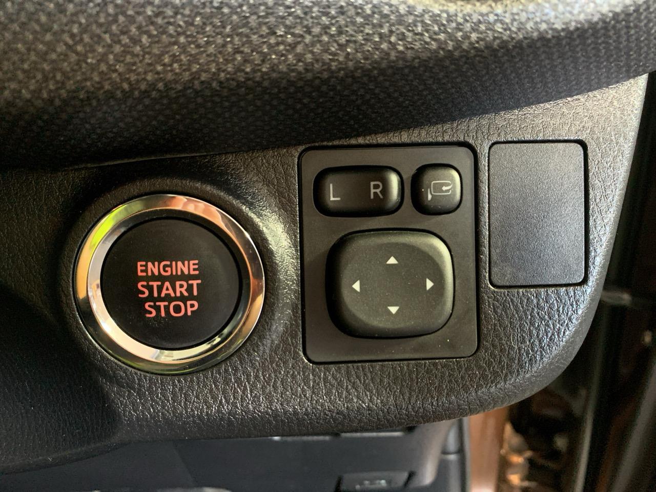 2014 Toyota Vitz U Hatchback LOW KMS + HEATED SEATS + PUSH BUTTON START