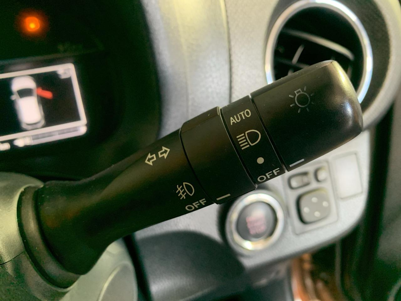 2014 Toyota Vitz U Hatchback LOW KMS + HEATED SEATS + PUSH BUTTON START