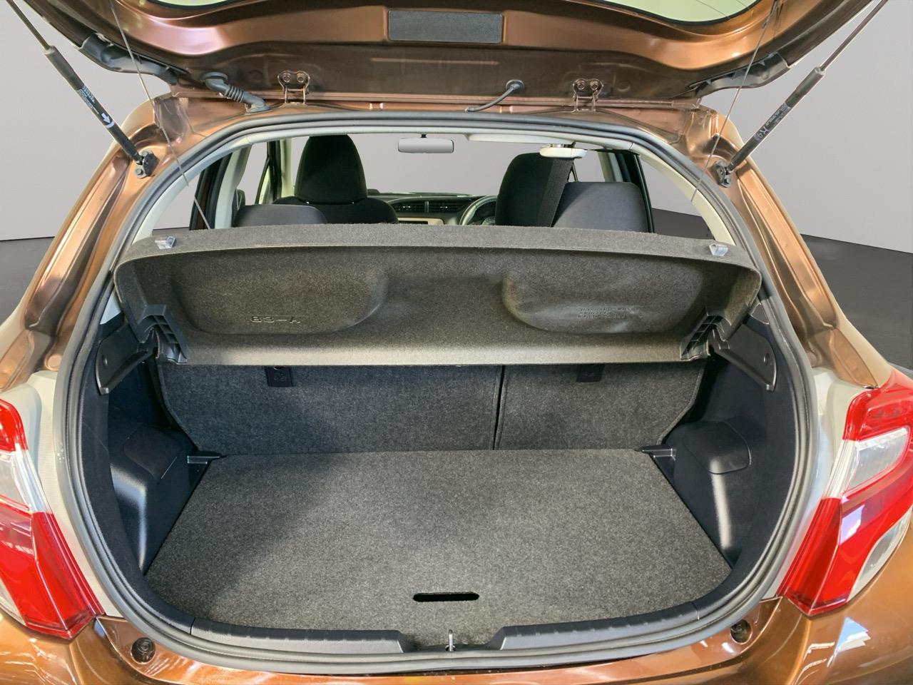 2014 Toyota Vitz U Hatchback LOW KMS + HEATED SEATS + PUSH BUTTON START