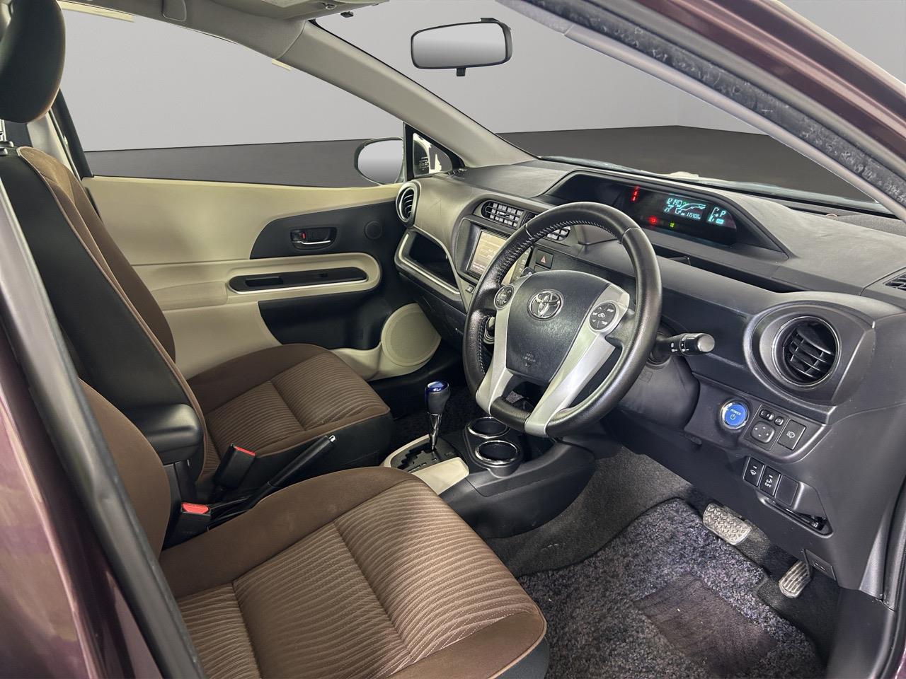 2014 Toyota Aqua G  HEATED SEATS + AUTO LIGHTS + REVERSING CAMERA