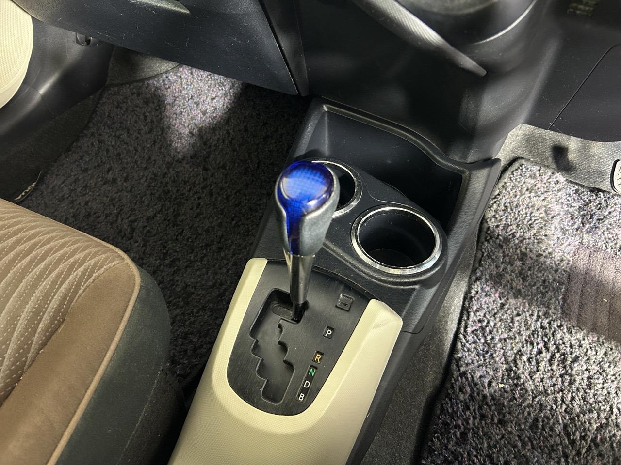 2014 Toyota Aqua G  HEATED SEATS + AUTO LIGHTS + REVERSING CAMERA