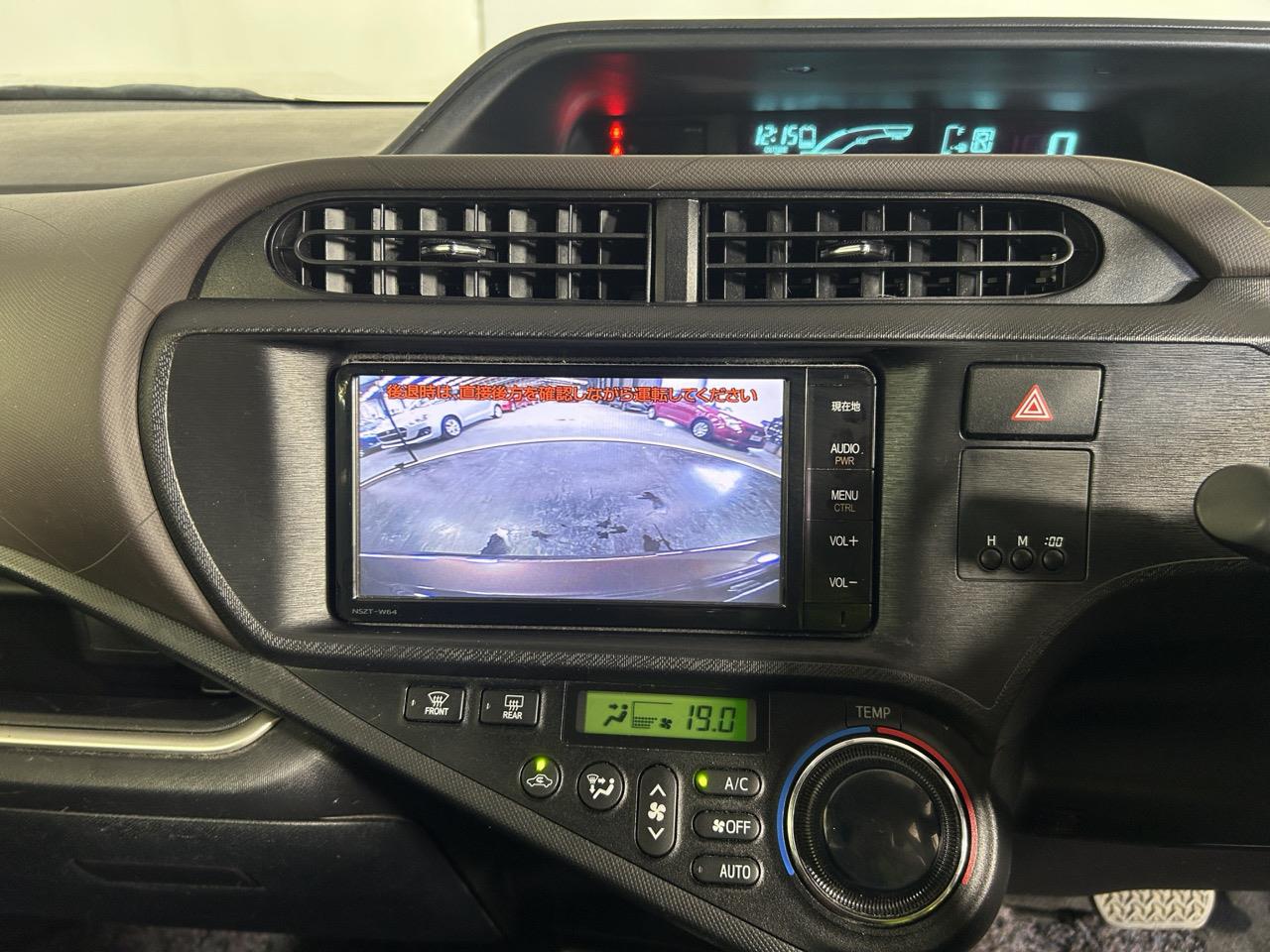 2014 Toyota Aqua G  HEATED SEATS + AUTO LIGHTS + REVERSING CAMERA