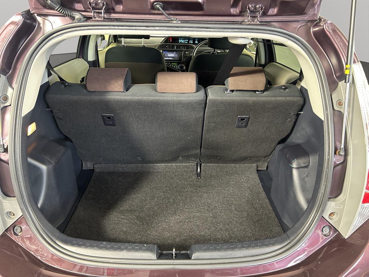 2014 Toyota Aqua G  HEATED SEATS + AUTO LIGHTS + REVERSING CAMERA