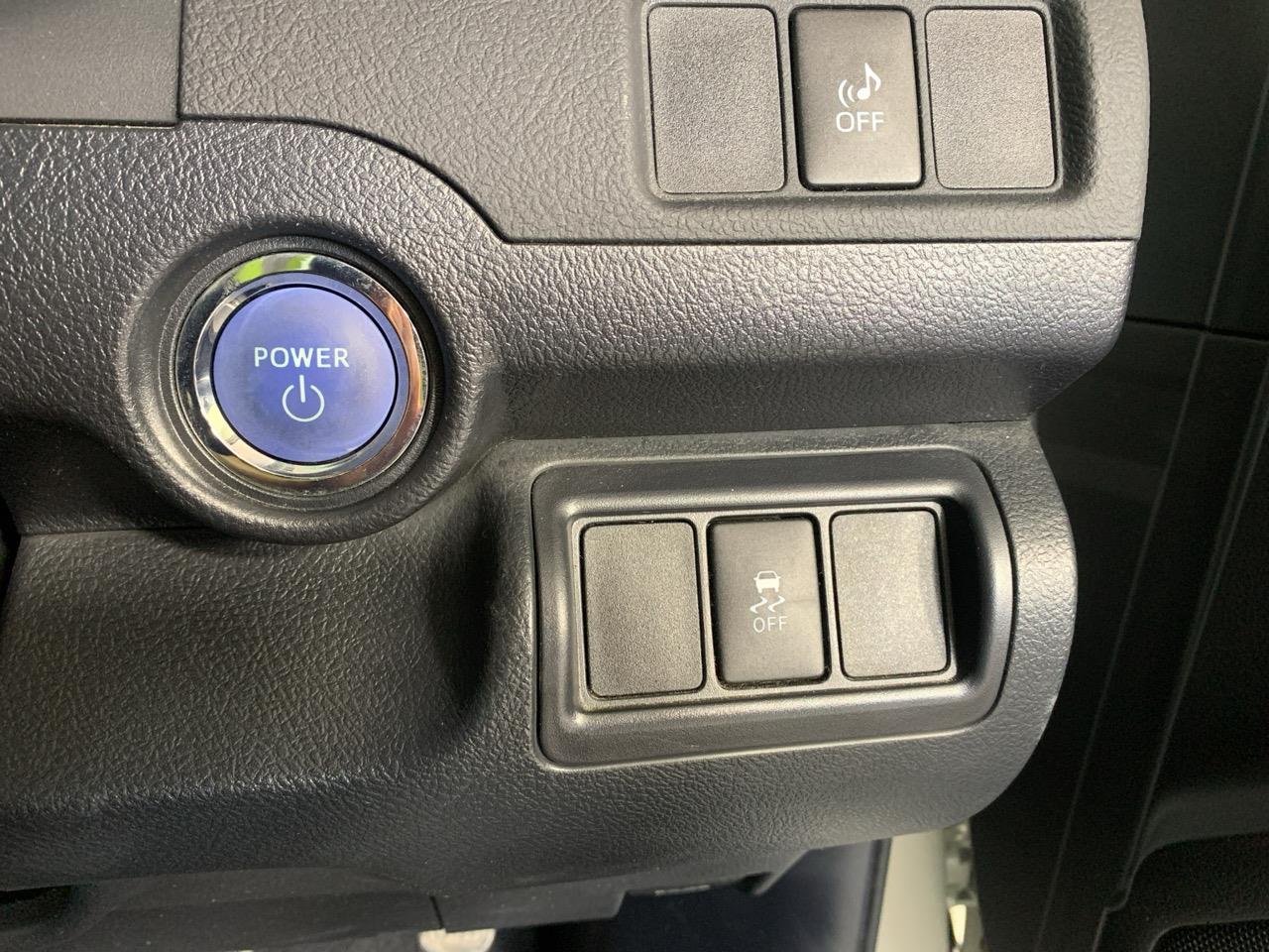 2013 Toyota Camry HYBRID G Sedan CRUISE CONTROL + POWER ADJUSTMENT SEATS