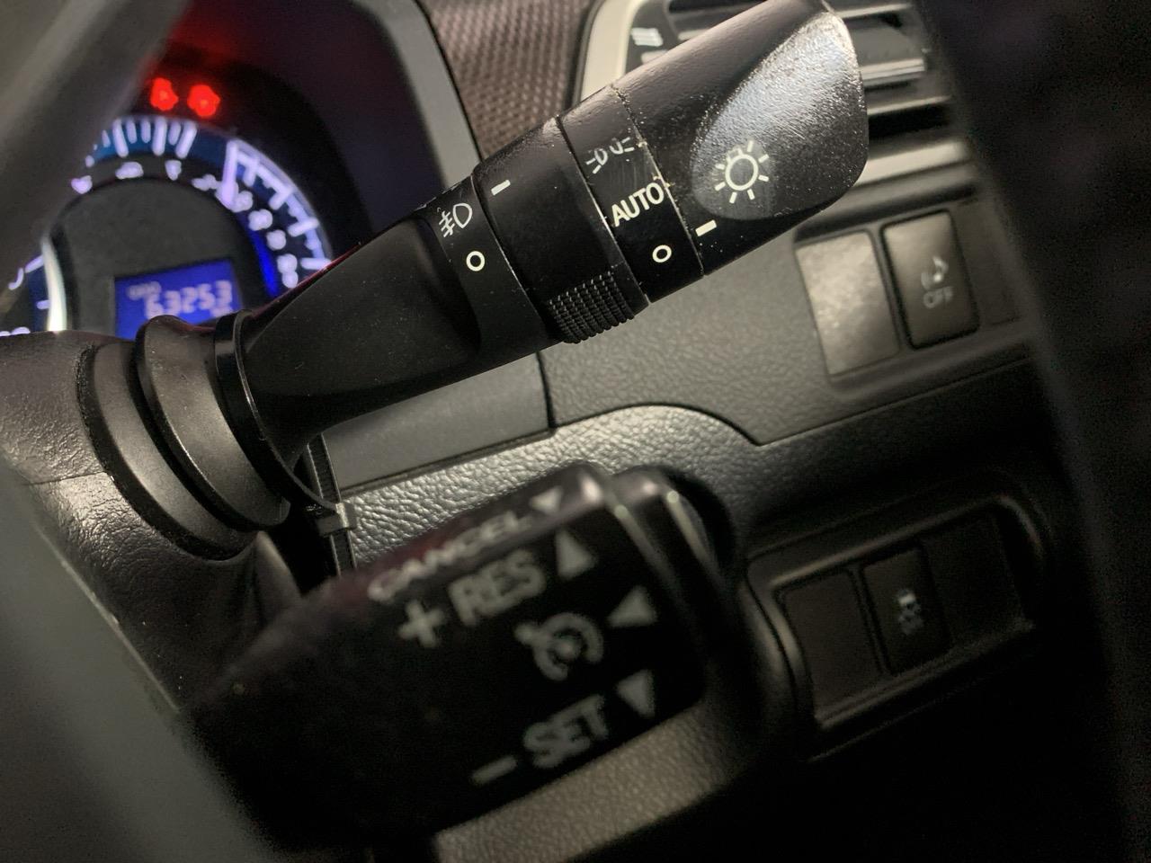 2013 Toyota Camry HYBRID G Sedan CRUISE CONTROL + POWER ADJUSTMENT SEATS