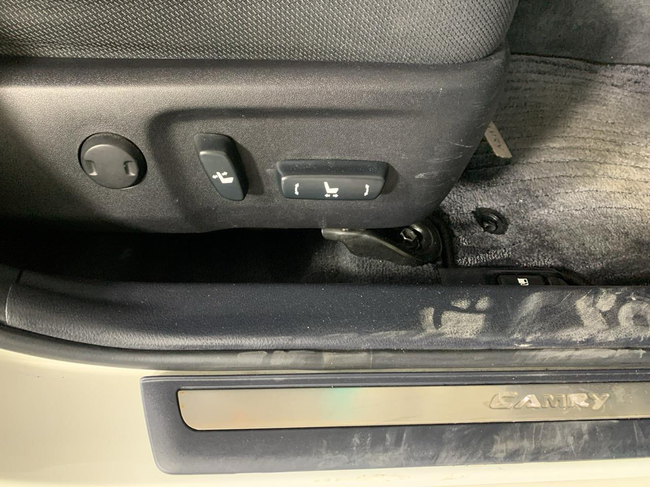 2013 Toyota Camry HYBRID G Sedan CRUISE CONTROL + POWER ADJUSTMENT SEATS