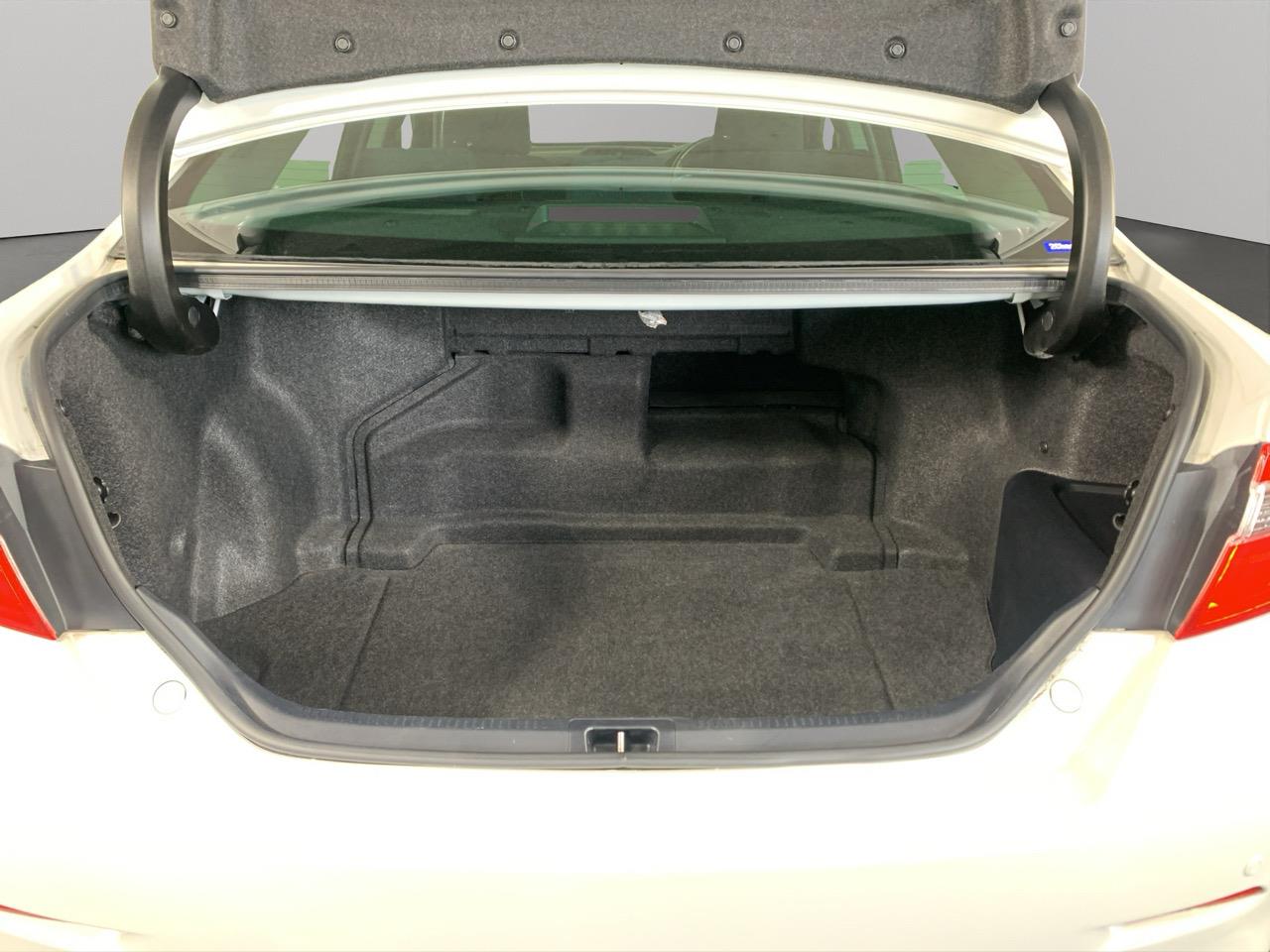 2013 Toyota Camry HYBRID G Sedan CRUISE CONTROL + POWER ADJUSTMENT SEATS