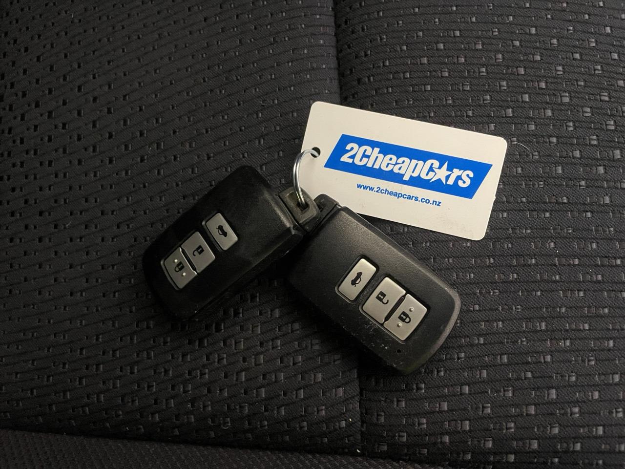 2013 Toyota Camry Hybrid Sedan LOW KMS + REVERSING CAMERA + CRUISE CONTROL