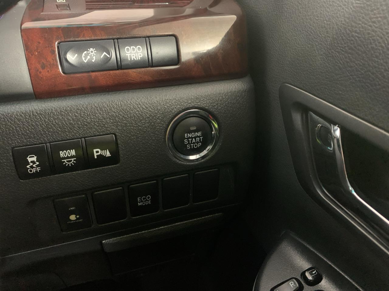 2013 Toyota Vellfire 2,4X People Mover ELECTRIC SLIDING DOORS + REVERSING CAMERA