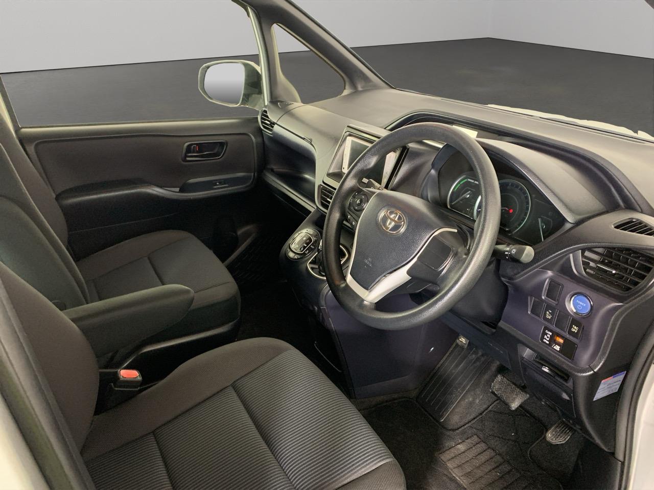 2014 Toyota Noah Hybrid X People Mover REVERSING CAMERA + POWER SLIDING DOOR