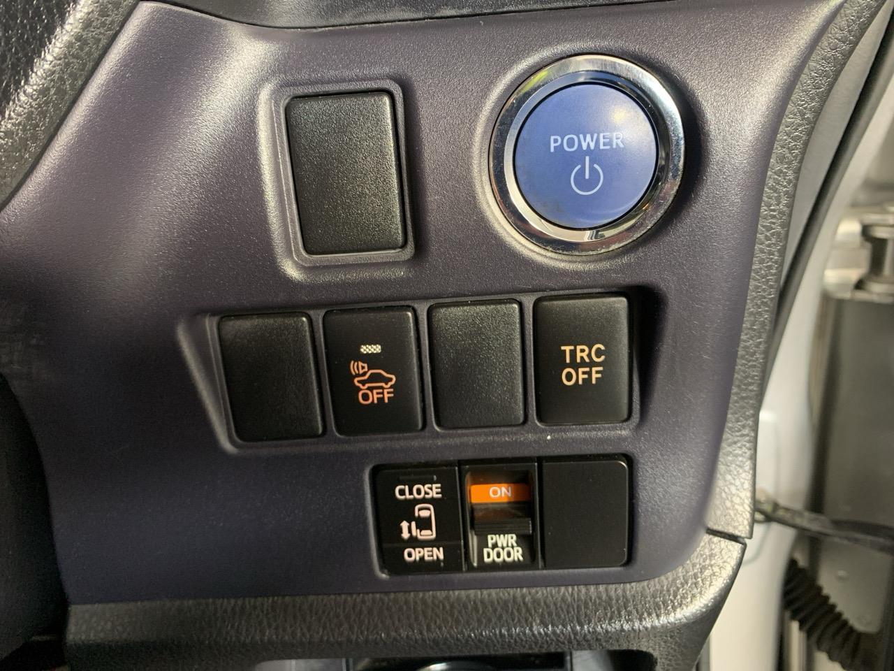 2014 Toyota Noah Hybrid X People Mover REVERSING CAMERA + POWER SLIDING DOOR