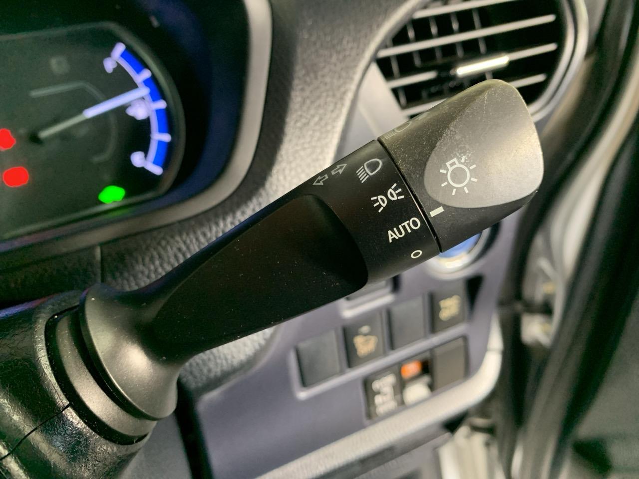 2014 Toyota Noah Hybrid X People Mover REVERSING CAMERA + POWER SLIDING DOOR