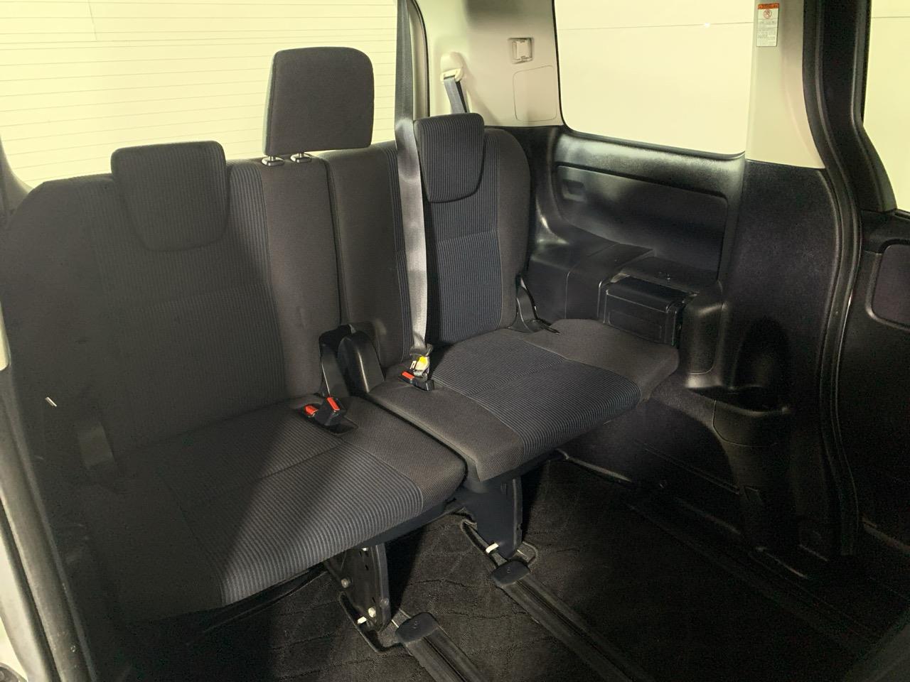 2014 Toyota Noah Hybrid X People Mover REVERSING CAMERA + POWER SLIDING DOOR