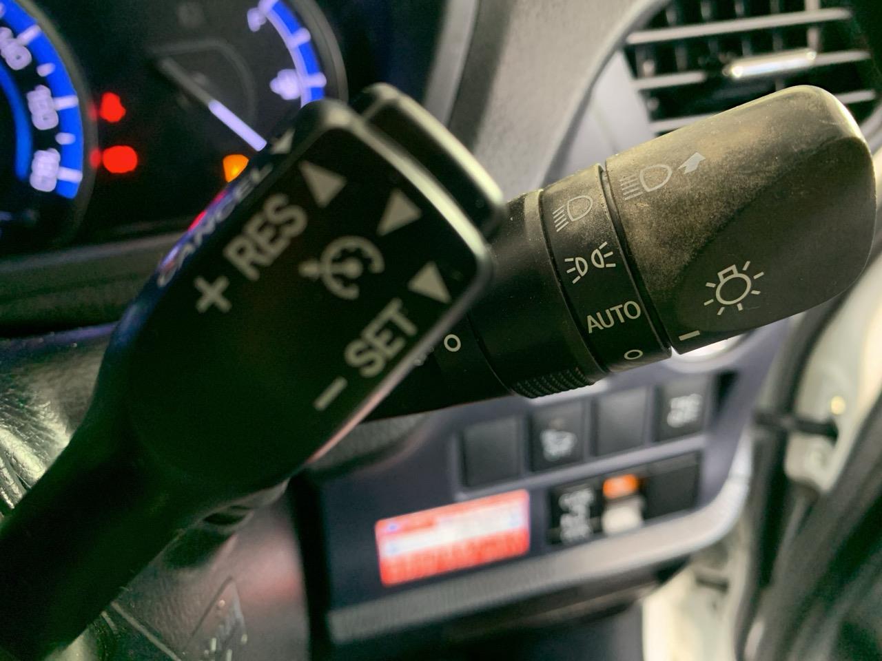 2015 Toyota Voxy HYBRID V People Mover CRUISE CONTROL + HEATED SEATS + POWER SLIDING DOOR