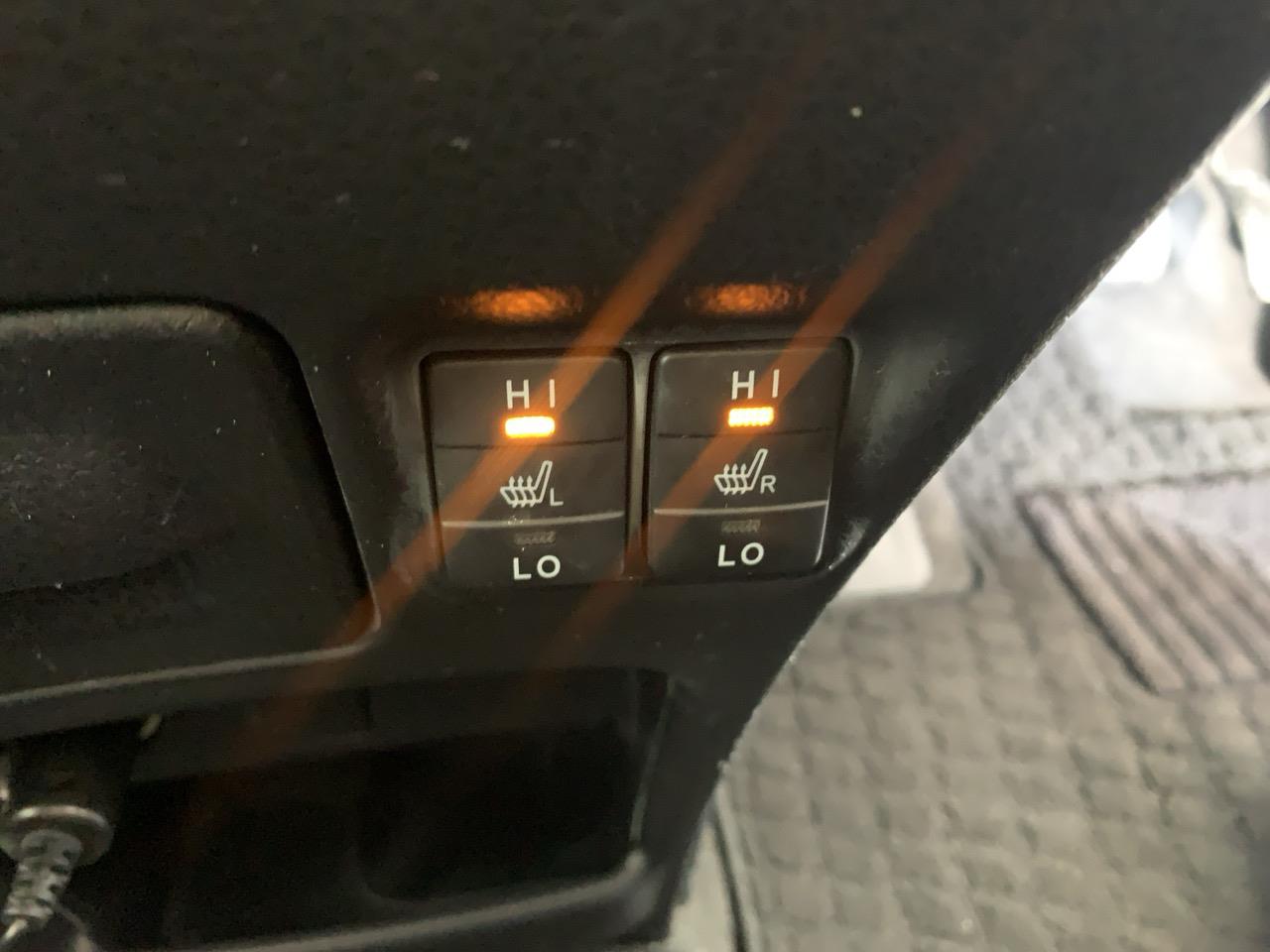 2015 Toyota Voxy HYBRID V People Mover CRUISE CONTROL + HEATED SEATS + POWER SLIDING DOOR