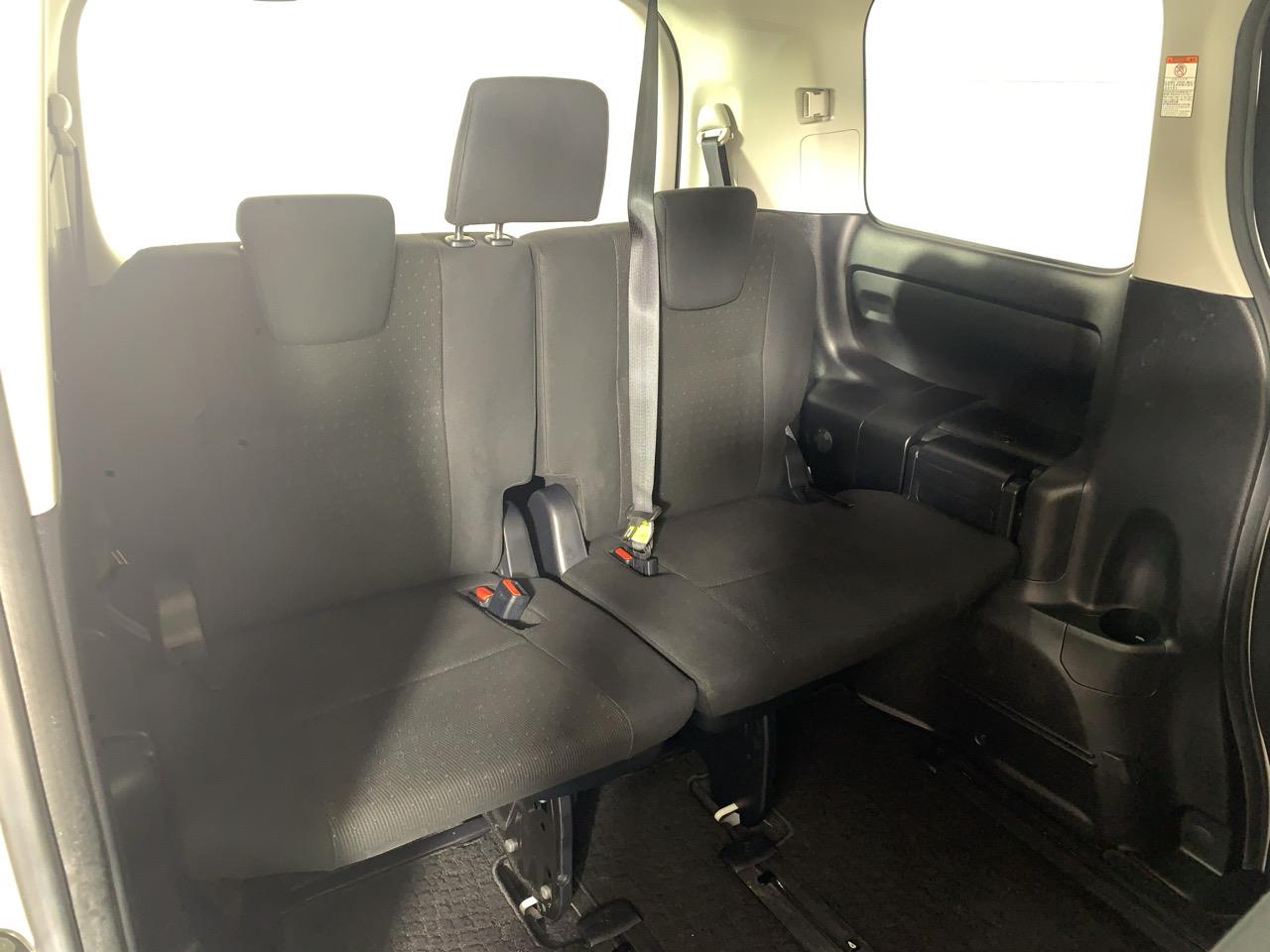 2015 Toyota Voxy HYBRID V People Mover CRUISE CONTROL + HEATED SEATS + POWER SLIDING DOOR