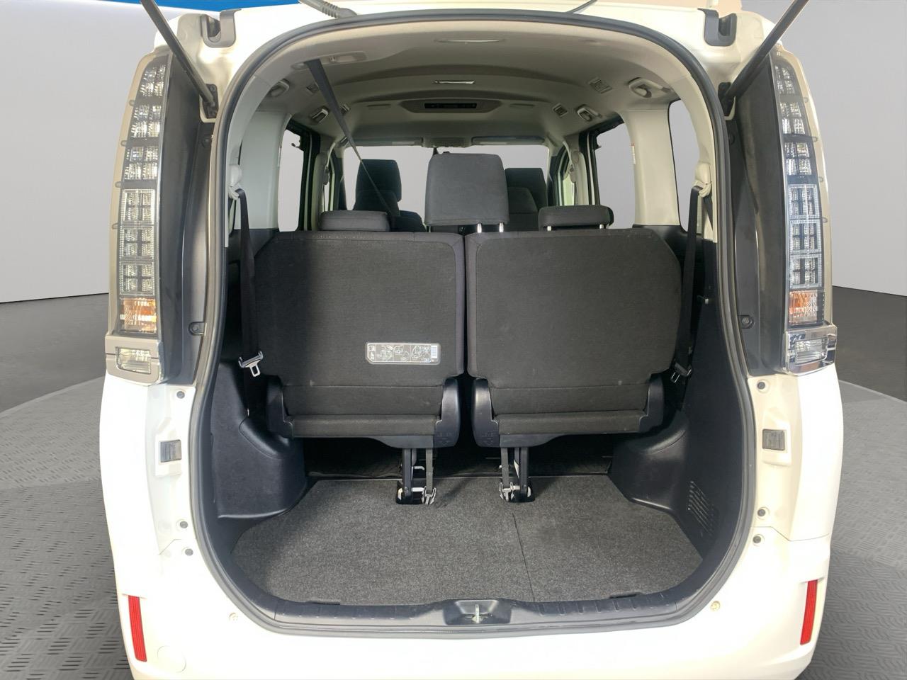 2015 Toyota Voxy HYBRID V People Mover CRUISE CONTROL + HEATED SEATS + POWER SLIDING DOOR