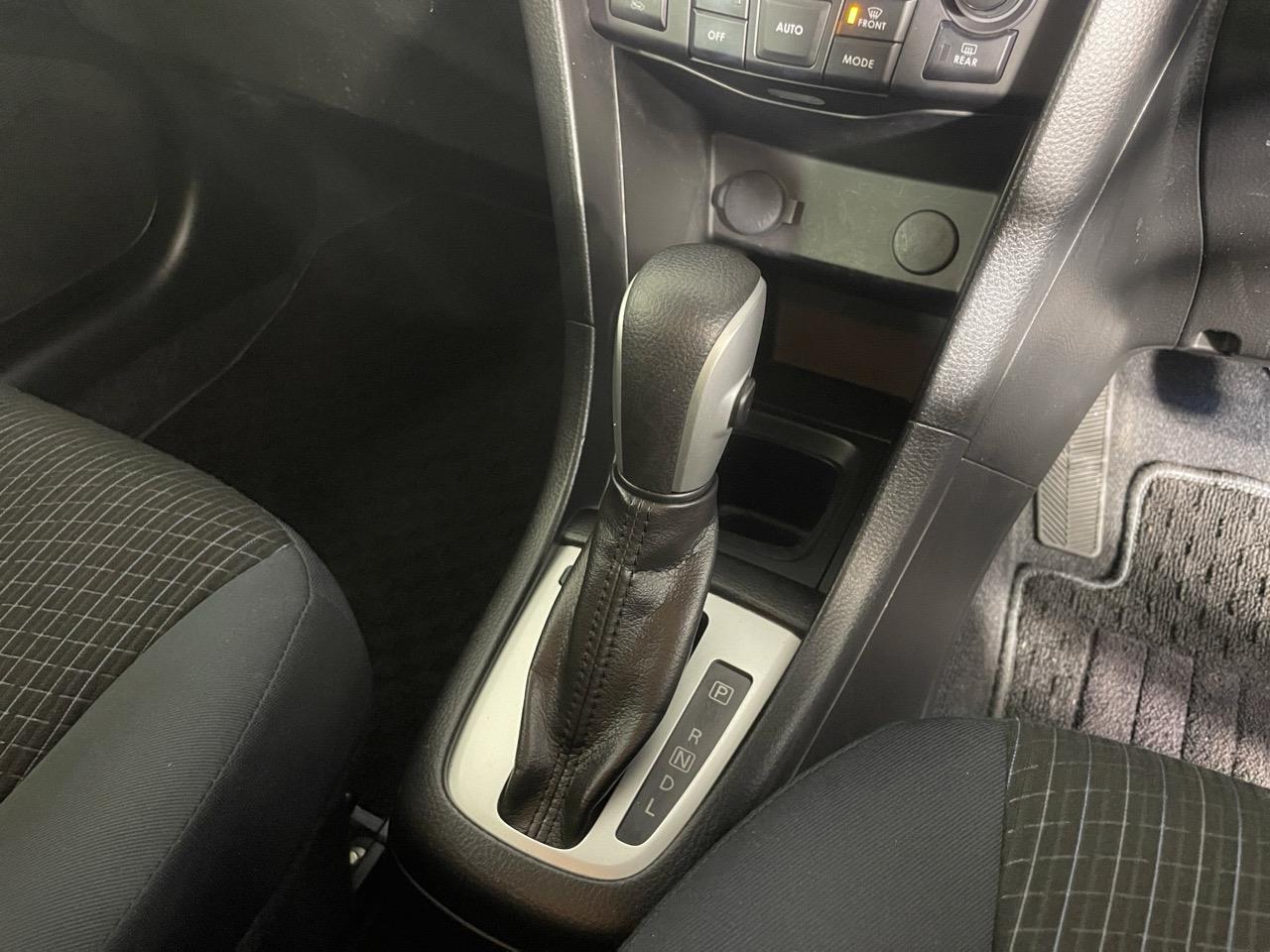 2013 Suzuki Swift XL-DJE Hatchback LOW KM + AUTO LIGHTS + PUSH START