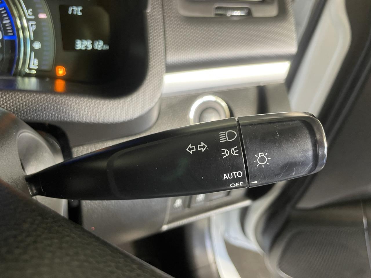 2013 Suzuki Swift XL-DJE Hatchback LOW KM + AUTO LIGHTS + PUSH START