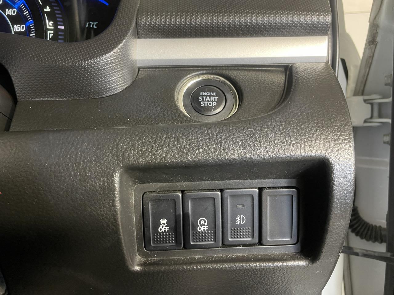 2013 Suzuki Swift XL-DJE Hatchback LOW KM + AUTO LIGHTS + PUSH START