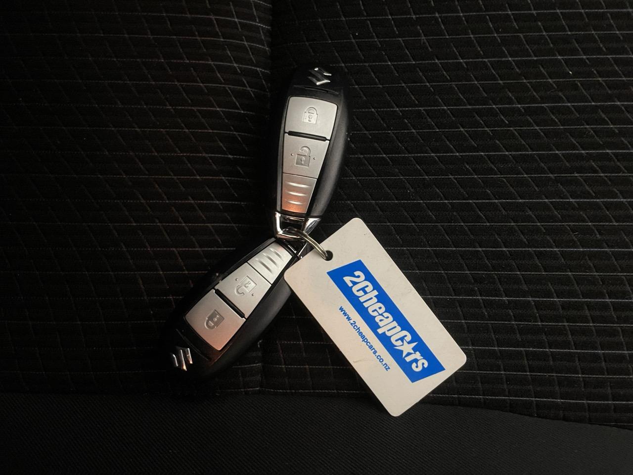 2013 Suzuki Swift XL-DJE Hatchback LOW KM + AUTO LIGHTS + PUSH START