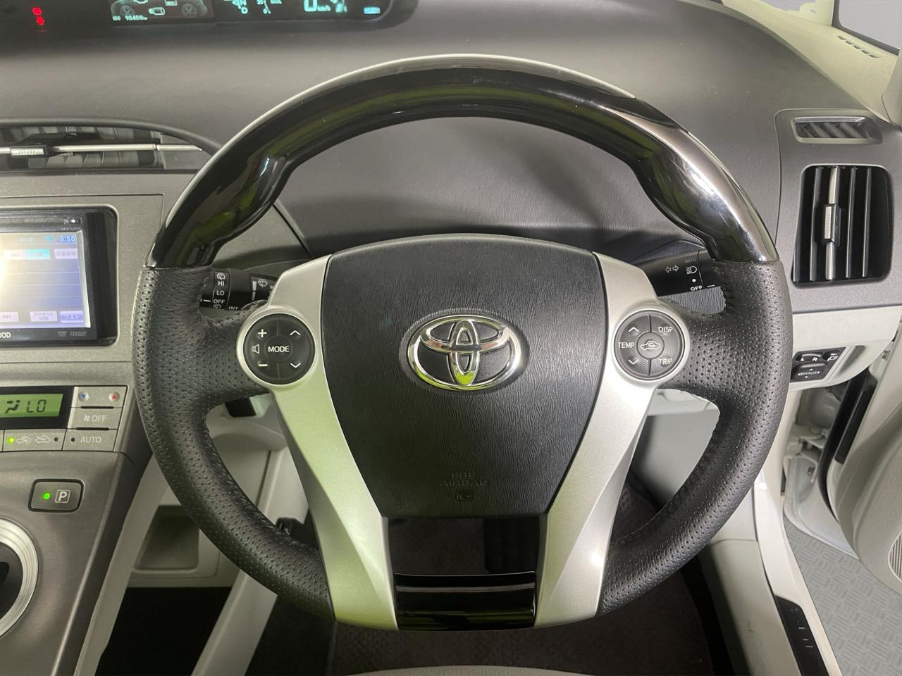 2014 Toyota Prius S Hatchback REVERSING CAMERA + AUTO LIGHTS + PUSH START