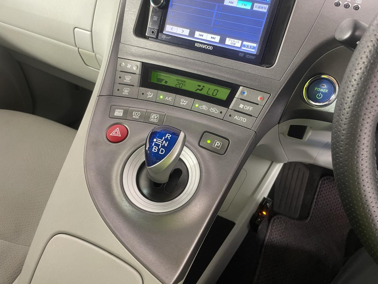 2014 Toyota Prius S Hatchback REVERSING CAMERA + AUTO LIGHTS + PUSH START