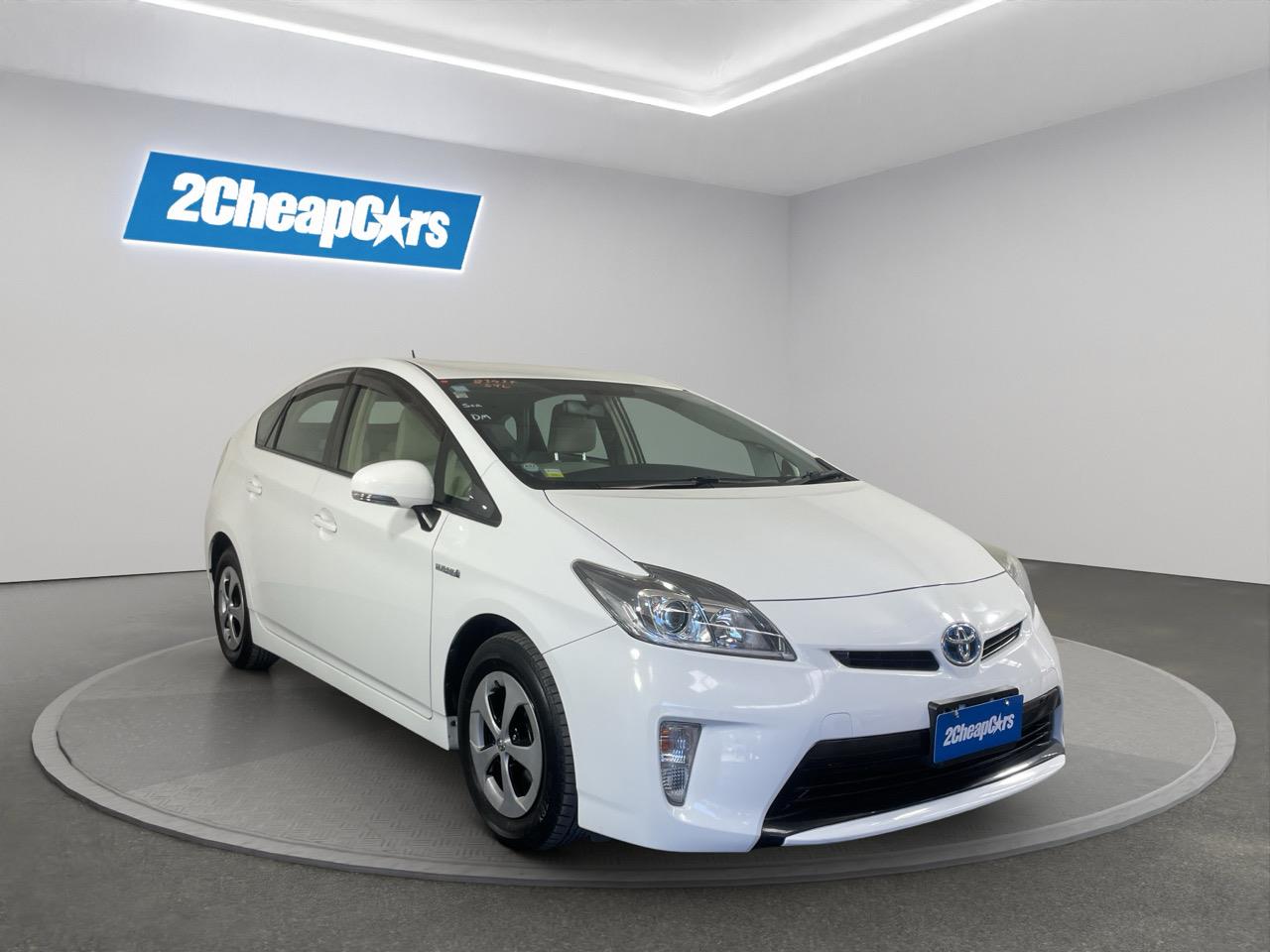 2014 Toyota Prius S Hatchback REVERSING CAMERA + AUTO LIGHTS + PUSH START