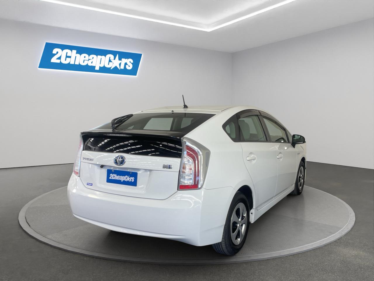 2014 Toyota Prius S Hatchback REVERSING CAMERA + AUTO LIGHTS + PUSH START