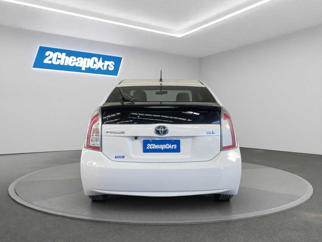 2014 Toyota Prius S Hatchback REVERSING CAMERA + AUTO LIGHTS + PUSH START