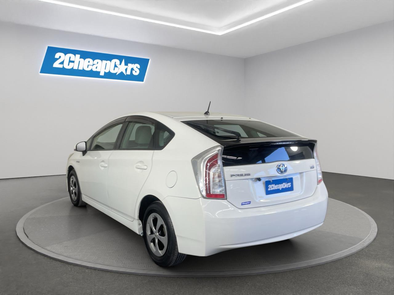 2014 Toyota Prius S Hatchback REVERSING CAMERA + AUTO LIGHTS + PUSH START