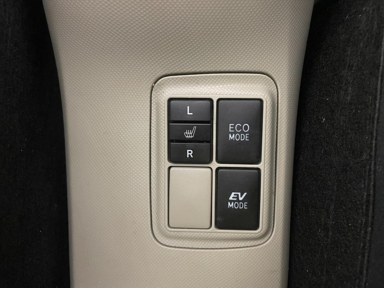 2012 Toyota Aqua S Hatchback LOW KMS + REVERSING CAMERA + HEATED SEATS