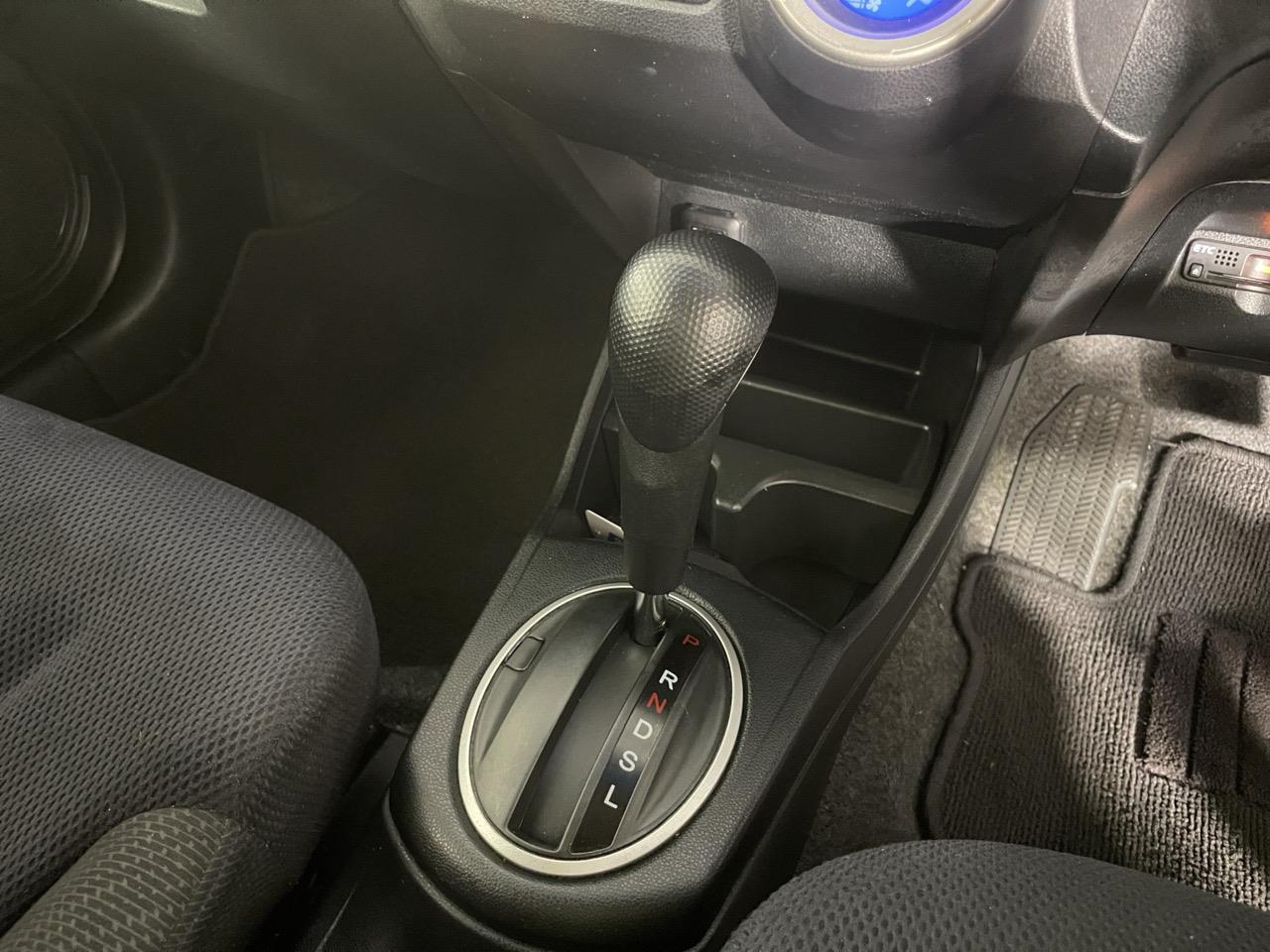 2013 Honda Fit Jazz hybrid Hatchback REVERSING CAMERA + CRUISE CONTROL