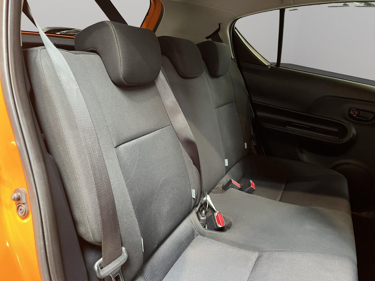 2015 Toyota Aqua Facelift Model S Hatchback SMART KEY + REVERSING CAMERA