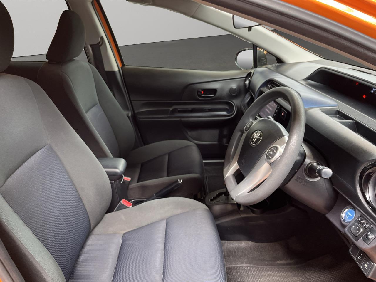 2015 Toyota Aqua Facelift Model S Hatchback SMART KEY + REVERSING CAMERA