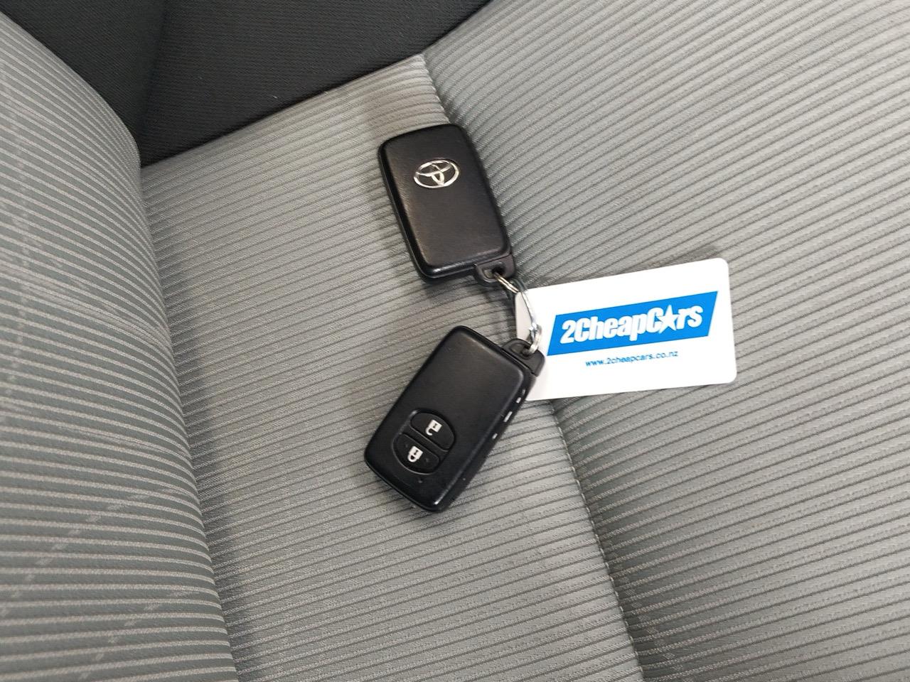 2014 Toyota Aqua S Hatchback PUSH BUTTON START + AUTO LIGHTS + REVERSING CAMERA