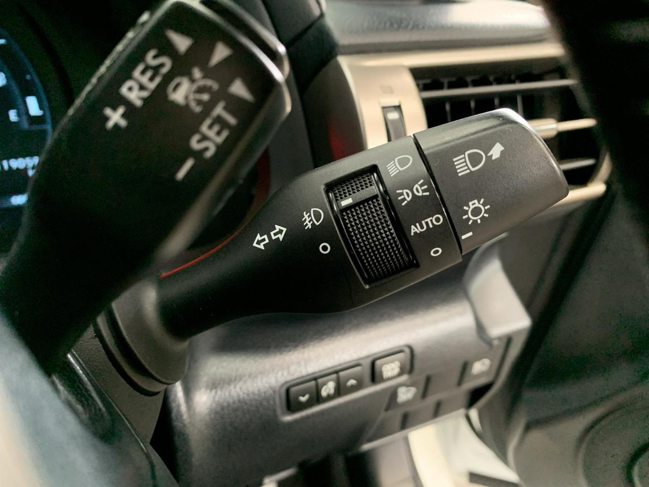 2013 Lexus IS 300H F Sport Sedan CRUISE CONTROL + HEATED SEATS + REVERSING CAMERA