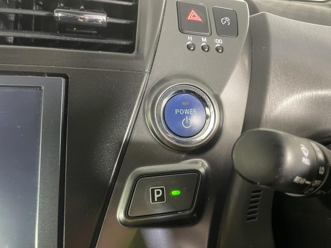 2013 Toyota Prius Alpha S Station Wagon REVERSING CAMERA + PUSH BUTTON START + AUTO LIGHTS