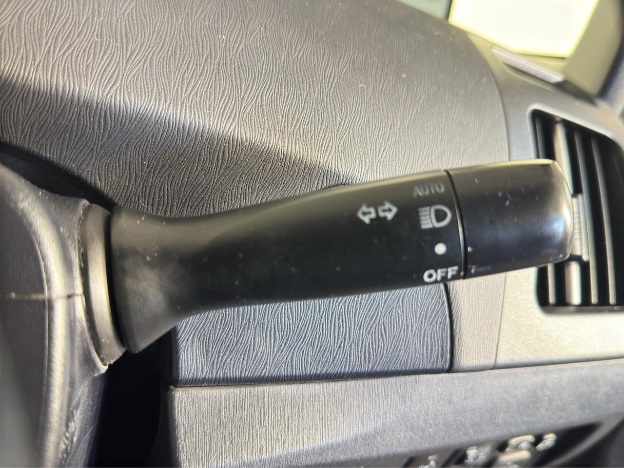 2014 Toyota Prius G Hatchback REVERSING CAMERA + AUTO LIGHTS + PUSH BUTTON START