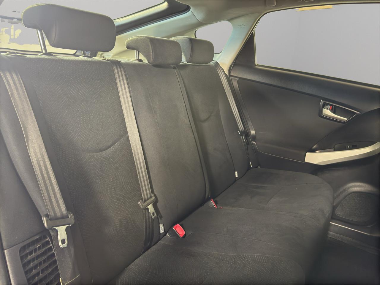 2014 Toyota Prius G Hatchback REVERSING CAMERA + AUTO LIGHTS + PUSH BUTTON START