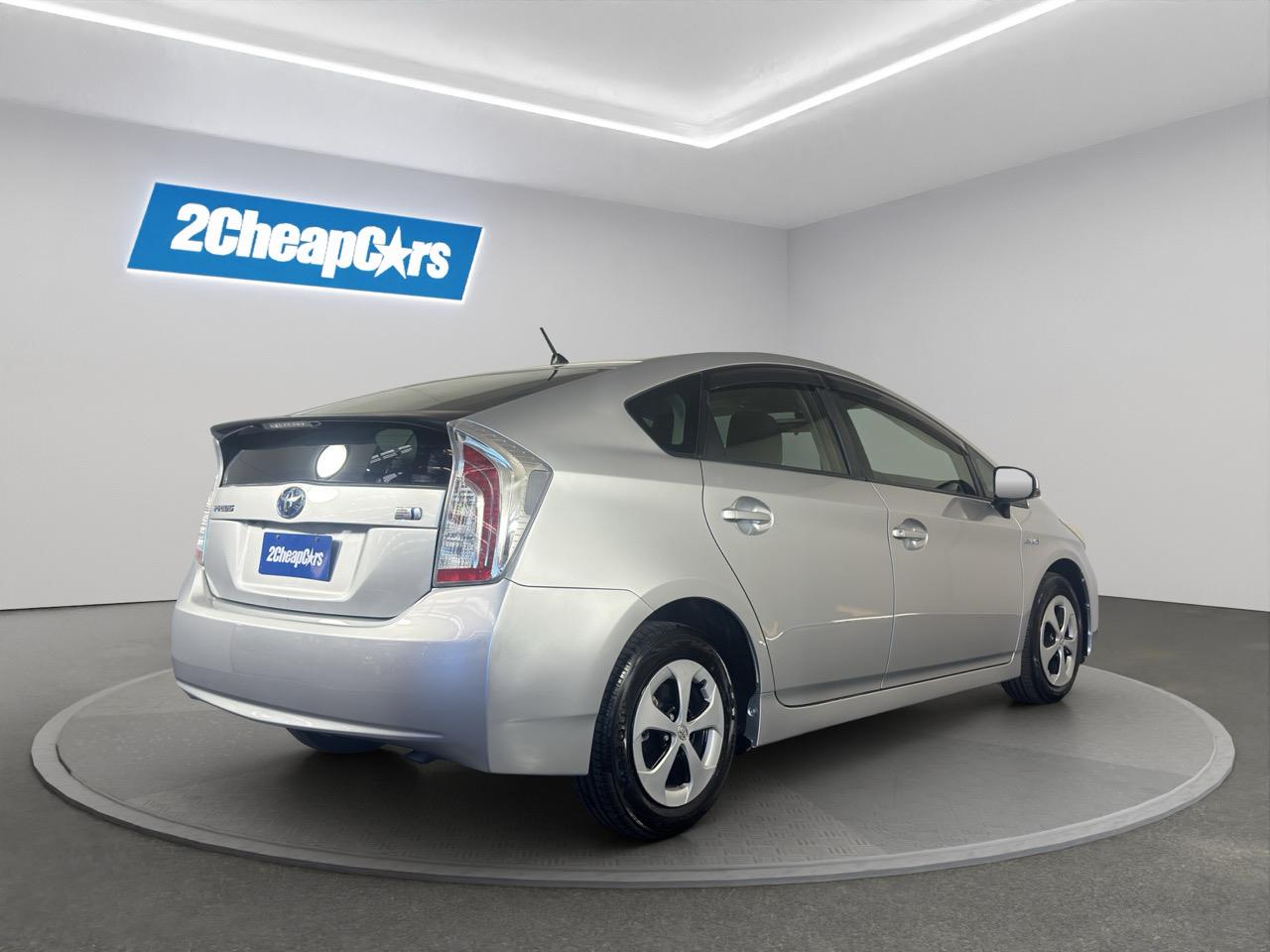 2014 Toyota Prius G Hatchback REVERSING CAMERA + AUTO LIGHTS + PUSH BUTTON START
