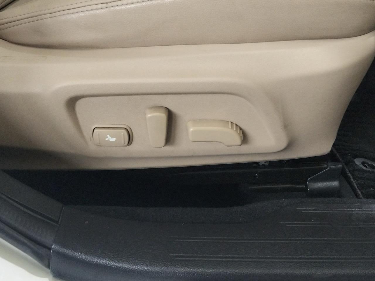 2014 Subaru Legacy B4 AWD Sedan AWD + CRUISE CONTROL + POWER ADJUSTMENT SEATS